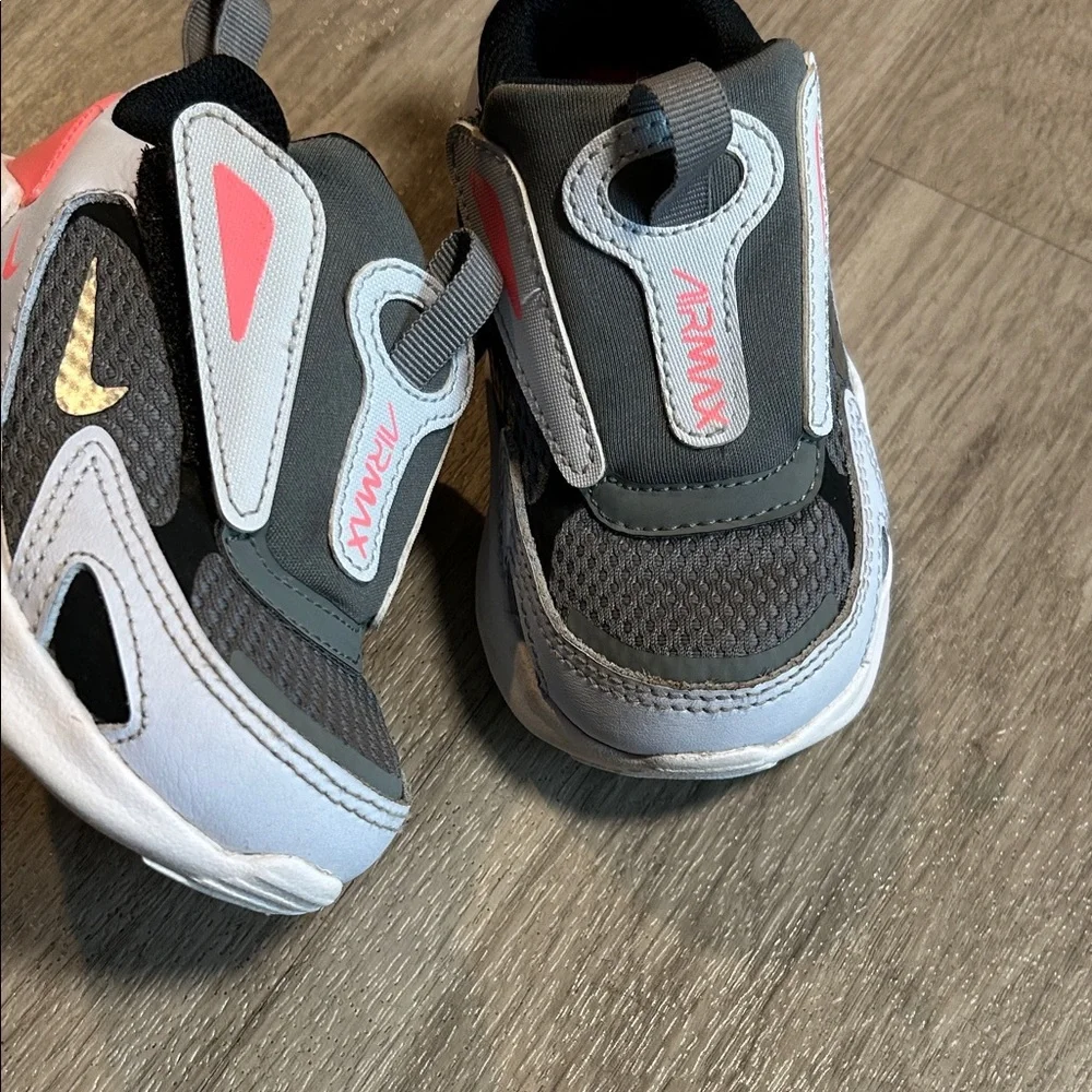 Nike Kids' Gray & Pink Hook-and-Loop Sneakers